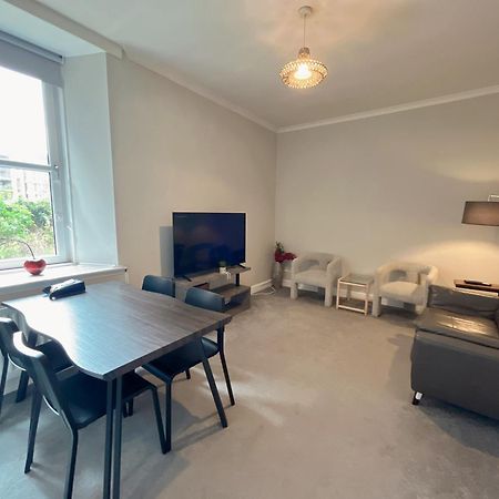 Two Bed Apartment Edinburg Exteriör bild