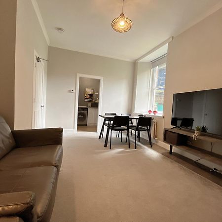 Two Bed Apartment Edinburg Exteriör bild